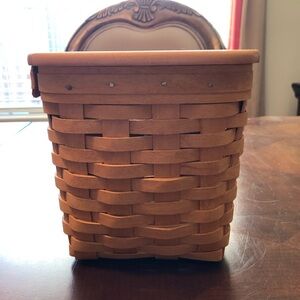 Longaberger 2001 Tissue Basket with lid